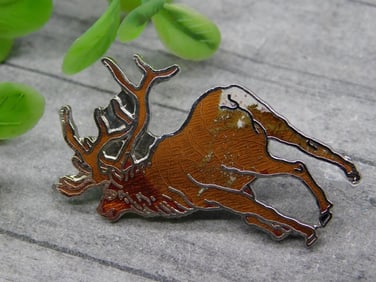 ENAMEL PIN VINTAGE ANTIQUE