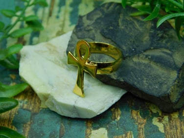 ANKH RING ROCK STONE LAPIDARY SPECIMEN