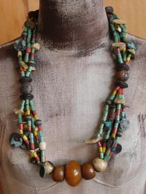 AFRICAN TRADE BEADS ROCK STONE LAPIDARY SPECIMEN