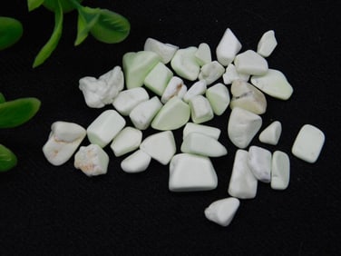 LEMON CHRYSOPRASE CHIPS ROCK STONE LAPIDARY SPECIMEN