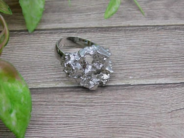 HAMMERED SILVER TONE RING