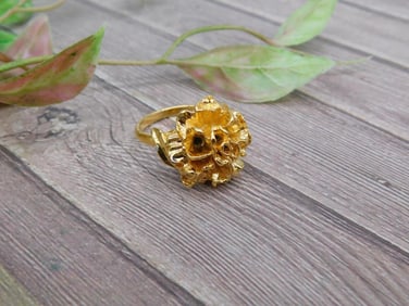 Gold-Tone Floral Design Ring with Raised Flower Detail