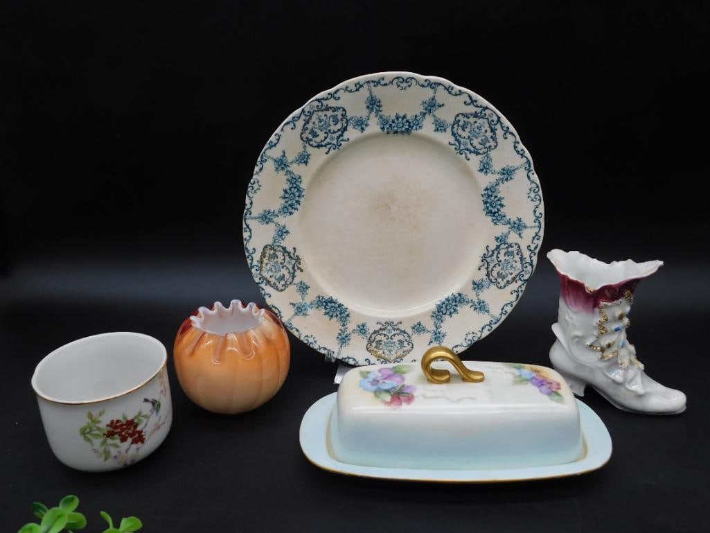 Assorted Ceramic and Porcelain Decor Pieces: Assorted Ceramic and Porcelain Decor Pieces