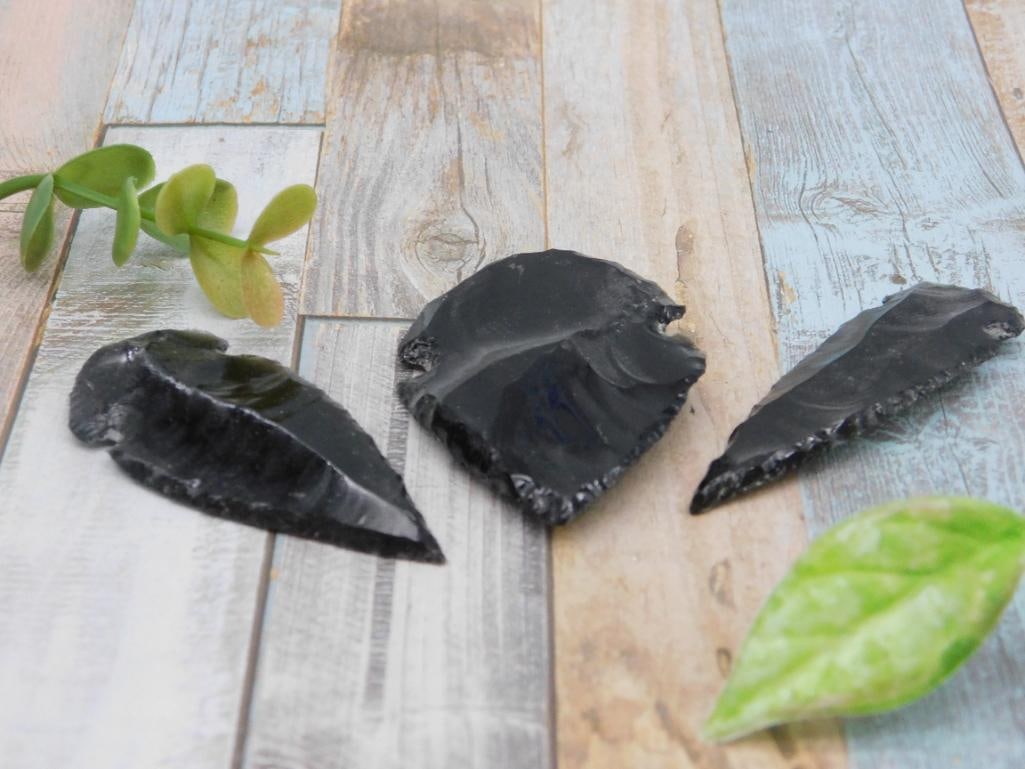 Set of Three Obsidian Arrowheads ROCK STONE LAPIDARY SPECIMEN: Set of Three Obsidian Arrowheads ROCK STONE LAPIDARY SPECIMEN