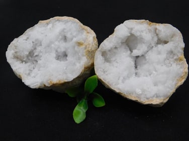 Natural Split Geode with Quartz Crystal Interior ROCK STONE LAPIDARY SPECIMEN