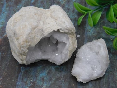 Geode ROCK STONE LAPIDARY SPECIMEN