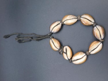 COWRIE SHELL BRACELET