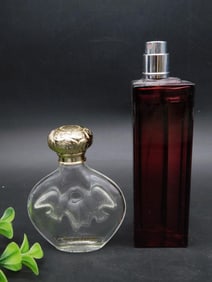 VINTAGE PERFUME BOTTLES LOT OF 2