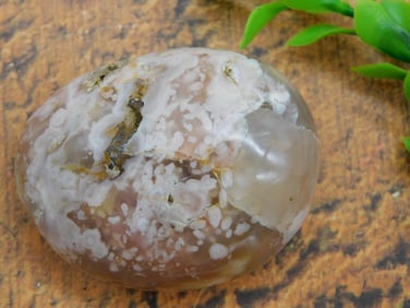 HATMANS FLOWER PETAL AGATE ROCK STONE LAPIDARY SPECIMEN