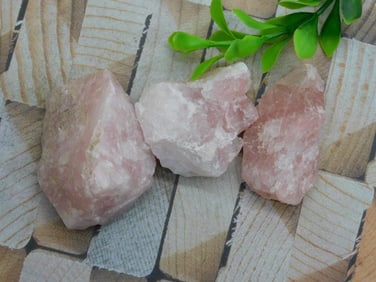 ROSE QUARTZ ROCK STONE LAPIDARY SPECIMEN