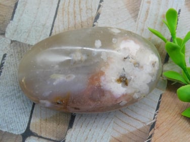 HATMANS FLOWER PETAL AGATE ROCK STONE LAPIDARY SPECIMEN