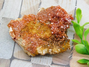 VANADINITE ROCK STONE LAPIDARY SPECIMEN