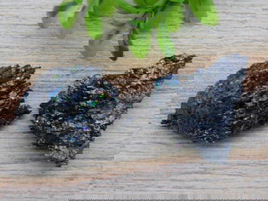 CARBORUNDUM ROCK STONE LAPIDARY SPECIMEN