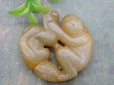 CARVED JADE ROCK STONE LAPIDARY SPECIMEN