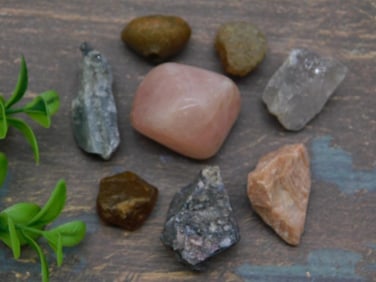 MIXED ROUGH LOT ROCK STONE LAPIDARY SPECIMEN