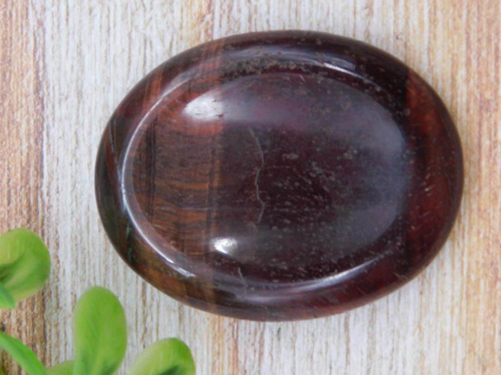 RED MAHOGANY TIGER EYE WORRY STONE ROCK STONE LAPIDARY SPECIMEN: RED MAHOGANY TIGER EYE WORRY STONE ROCK STONE LAPIDARY SPECIMEN