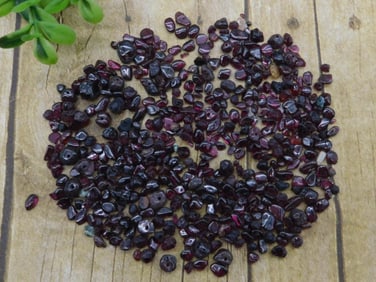 GARNET ROCK STONE LAPIDARY SPECIMEN