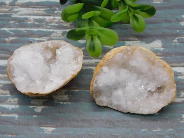 GEODE ROCK STONE LAPIDARY SPECIMEN