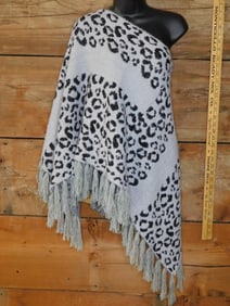 NEW SUNSHINE AND RODEOS WHITE LEOPARD PRINT PONCHO NWT BOUTIQUE CLOTHING