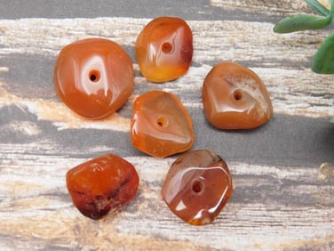 CARNELIAN STONE BEADS ROCK STONE LAPIDARY SPECIMEN