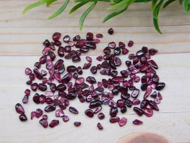 GARNET ROCK STONE LAPIDARY SPECIMEN