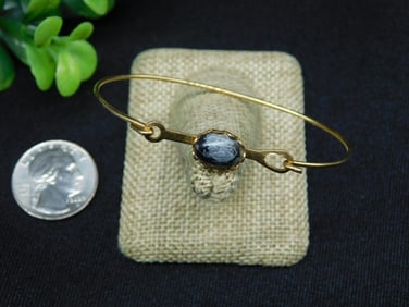 Vintage Gold-Tone Bracelet With Oval Gemstone Accent