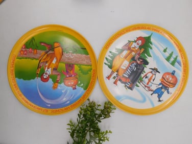 1977 McDonalds Ronald McDonald Plastic Plates Set