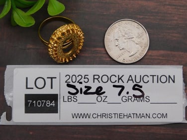 Gold-tone Ring Setting