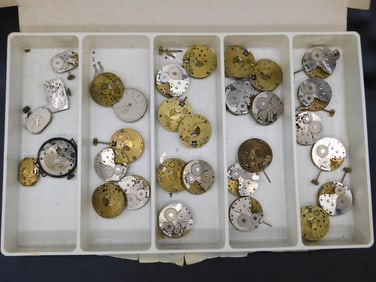 Vintage Watch Movements in Assorted Conditions WATCHMAKING WATCHMAKER TOOLS
