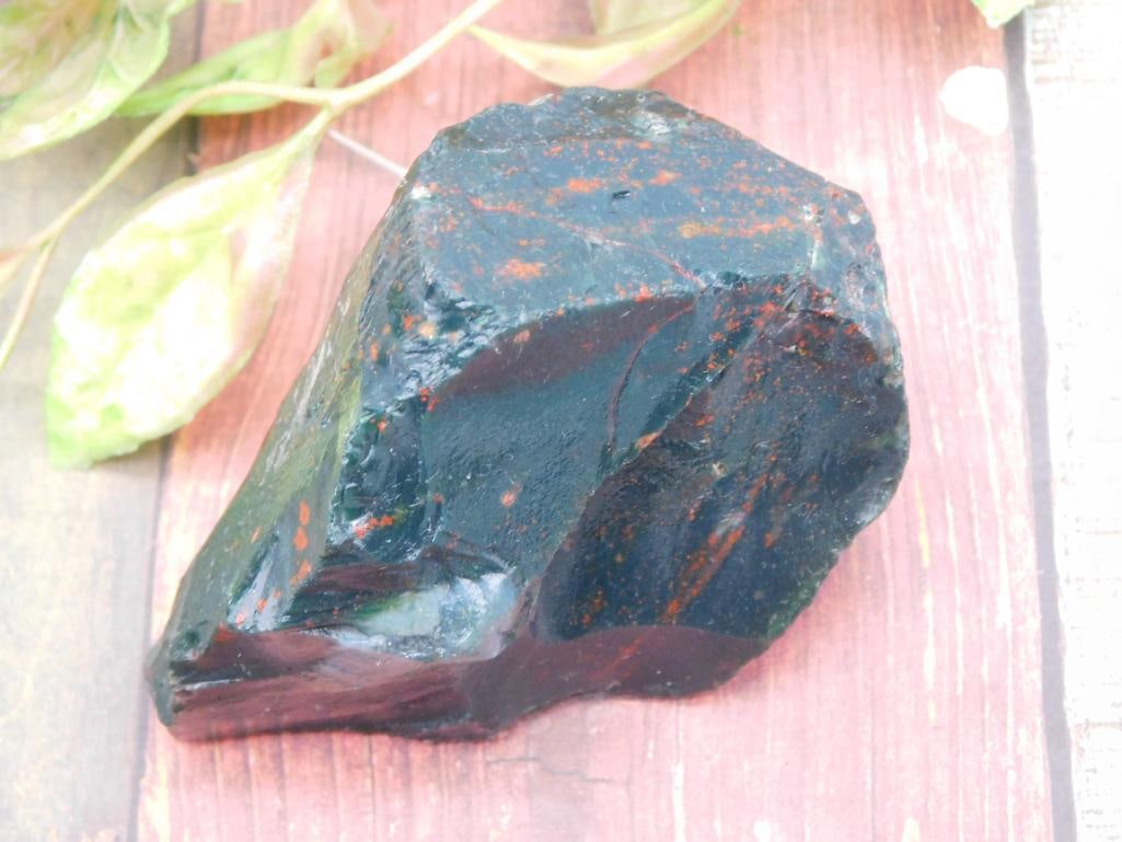 BLOODSTONE ROCK STONE LAPIDARY SPECIMEN: BLOODSTONE ROCK STONE LAPIDARY SPECIMEN