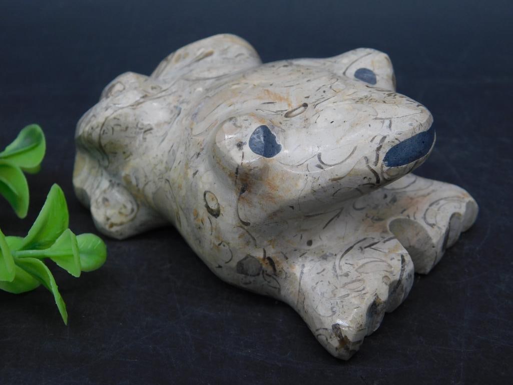 Carved Stone Frog Figurine, 244g: Carved Stone Frog Figurine, 244g
