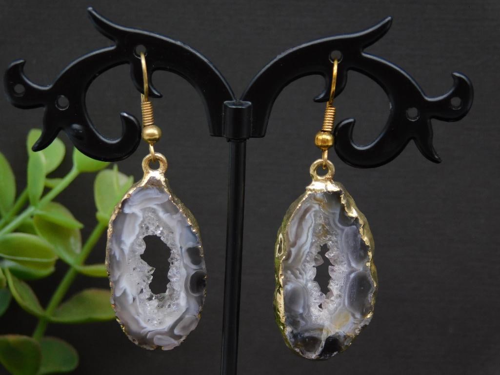 Gold-Accented Geode Slice Dangle Earrings: Gold-Accented Geode Slice Dangle Earrings