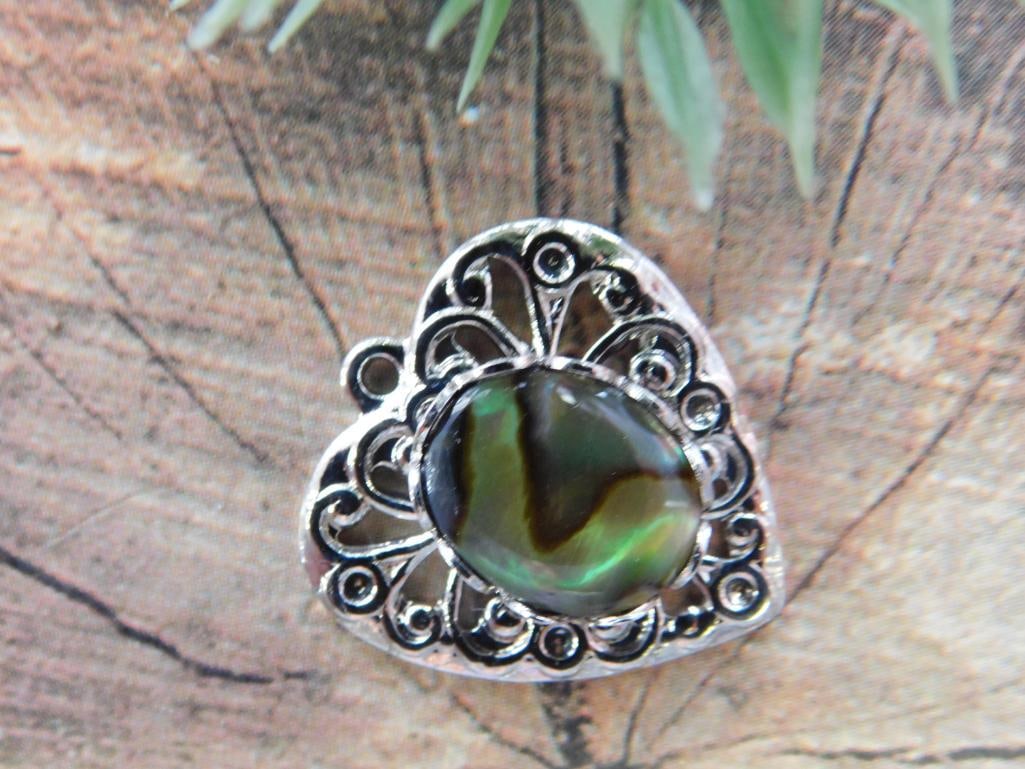 ABALONE HEART PENDANT ROCK STONE LAPIDARY SPECIMEN: ABALONE HEART PENDANT ROCK STONE LAPIDARY SPECIMEN