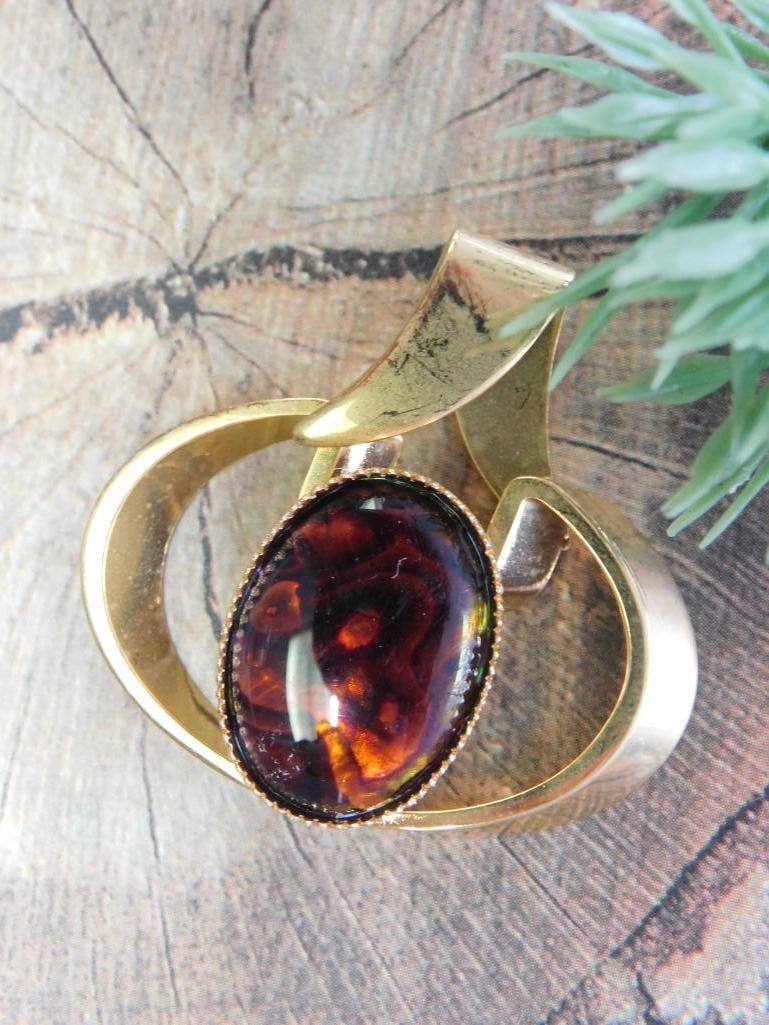 ABALONE PENDANT ROCK STONE LAPIDARY SPECIMEN: ABALONE PENDANT ROCK STONE LAPIDARY SPECIMEN