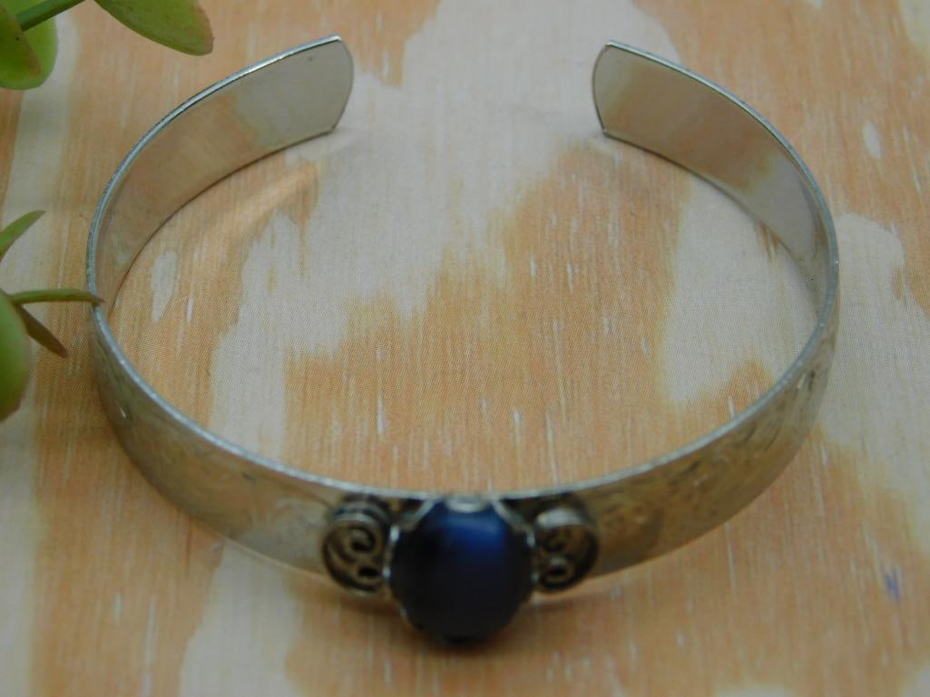 CATS EYE METAL CUFF BRACELET ROCK STONE LAPIDARY SPECIMEN: CATS EYE METAL CUFF BRACELET ROCK STONE LAPIDARY SPECIMEN