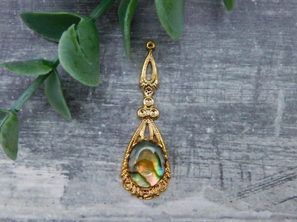 ABALONE STONE PENDANT ROCK STONE LAPIDARY SPECIMEN: ABALONE STONE PENDANT ROCK STONE LAPIDARY SPECIMEN