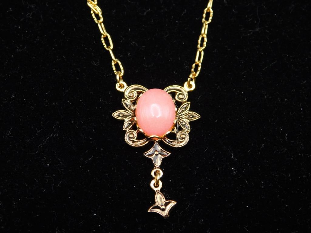 PEACH MOONSTONE PENDANT ON CHAIN ROCK STONE LAPIDARY SPECIMEN: PEACH MOONSTONE PENDANT ON CHAIN ROCK STONE LAPIDARY SPECIMEN