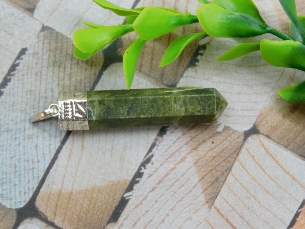 GENUINE STONE PENDANT ROCK STONE LAPIDARY SPECIMEN: GENUINE STONE PENDANT ROCK STONE LAPIDARY SPECIMEN