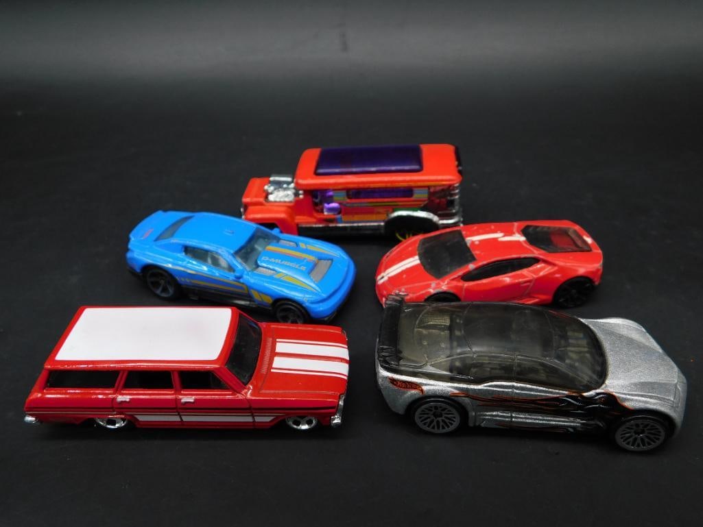 Collection of 5 Die-Cast Model Cars (1 of 5)