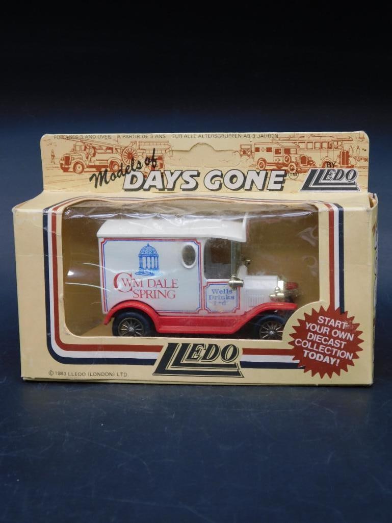 Lledo Days Gone Model 1920s Ice Cream Van (1 of 2)