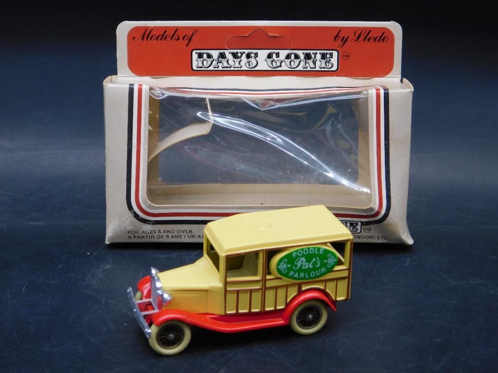 Days Gone by Lledo Model: Poodle Parlour Van with Box (1 of 3)