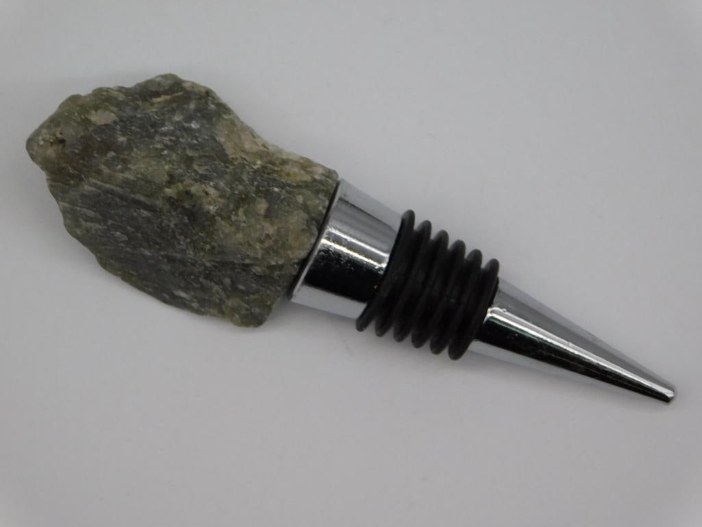 LABRADORITE WINE BOTTLE STOPPER: LABRADORITE WINE BOTTLE STOPPER