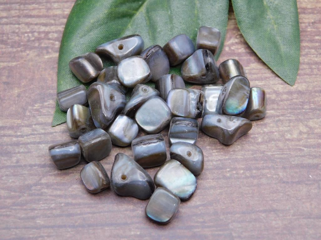 BEADS ROCK STONE LAPIDARY SPECIMEN: BEADS ROCK STONE LAPIDARY SPECIMEN