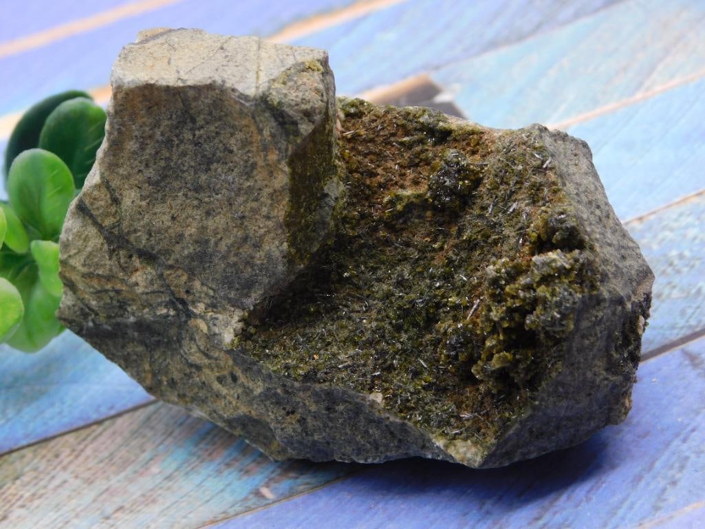 EPIDOTE ROCK STONE LAPIDARY SPECIMEN: EPIDOTE ROCK STONE LAPIDARY SPECIMEN