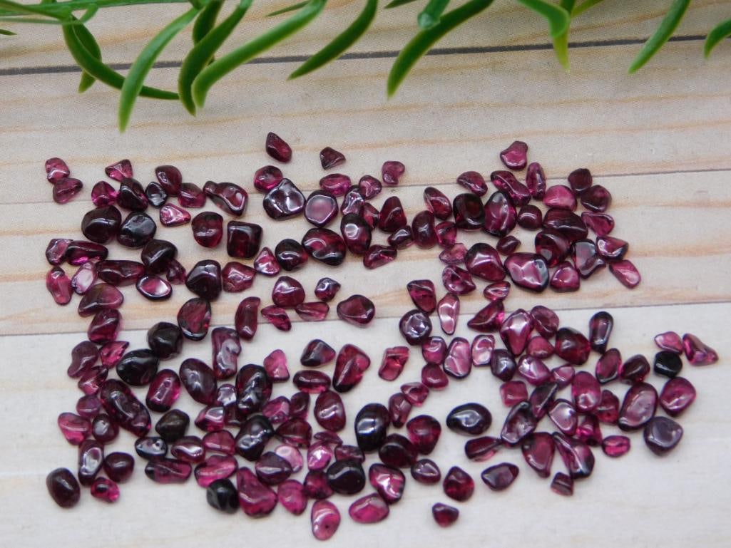 GARNET ROCK STONE LAPIDARY SPECIMEN: GARNET ROCK STONE LAPIDARY SPECIMEN