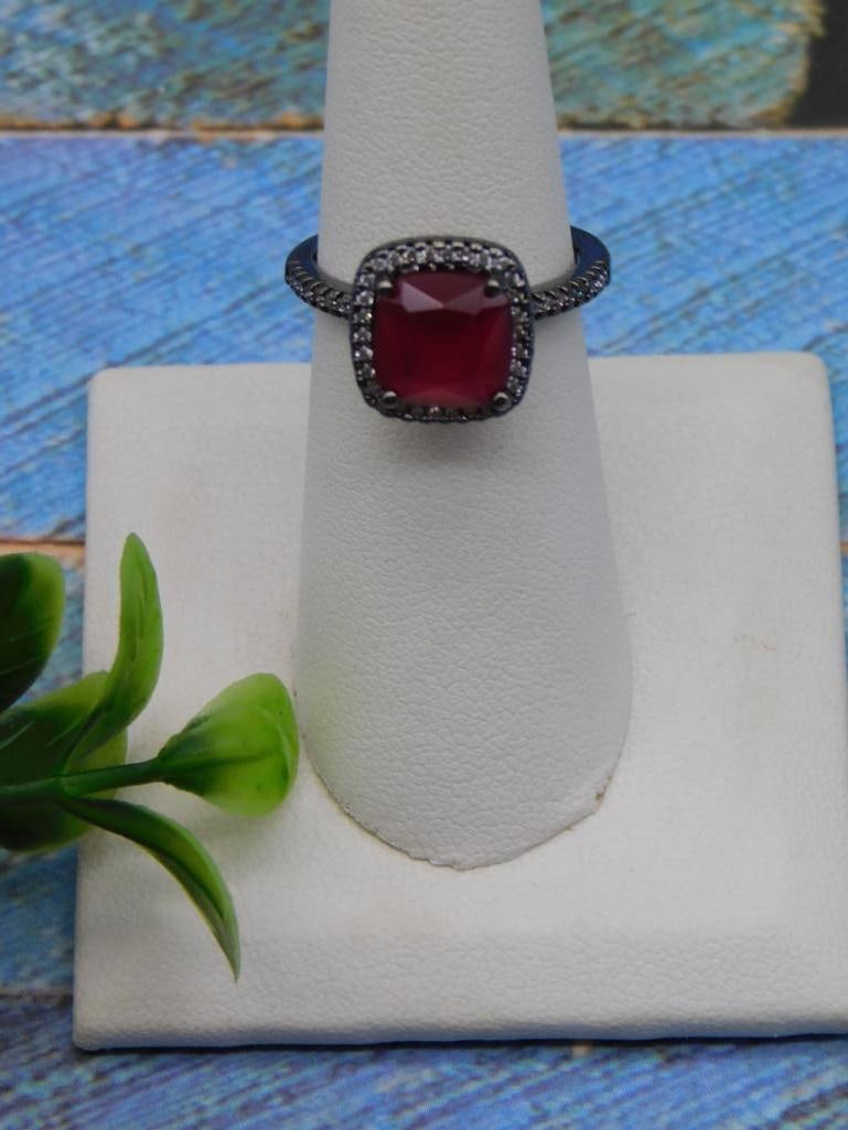 STONE RING ROCK STONE LAPIDARY SPECIMEN: STONE RING ROCK STONE LAPIDARY SPECIMEN