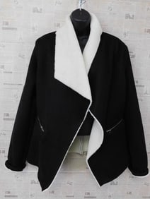 NEW L&B BLACK AND WHITE WRAP JACKET SIZE MEDIUM NWT BOUTIQUE CLOTHING