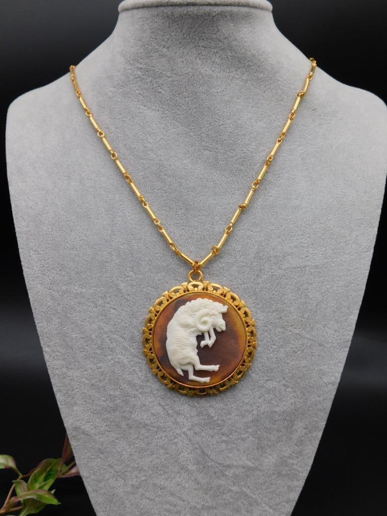 Gold-Tone Necklace With Carved Cameo Pendant: Gold-Tone Necklace With Carved Cameo Pendant
