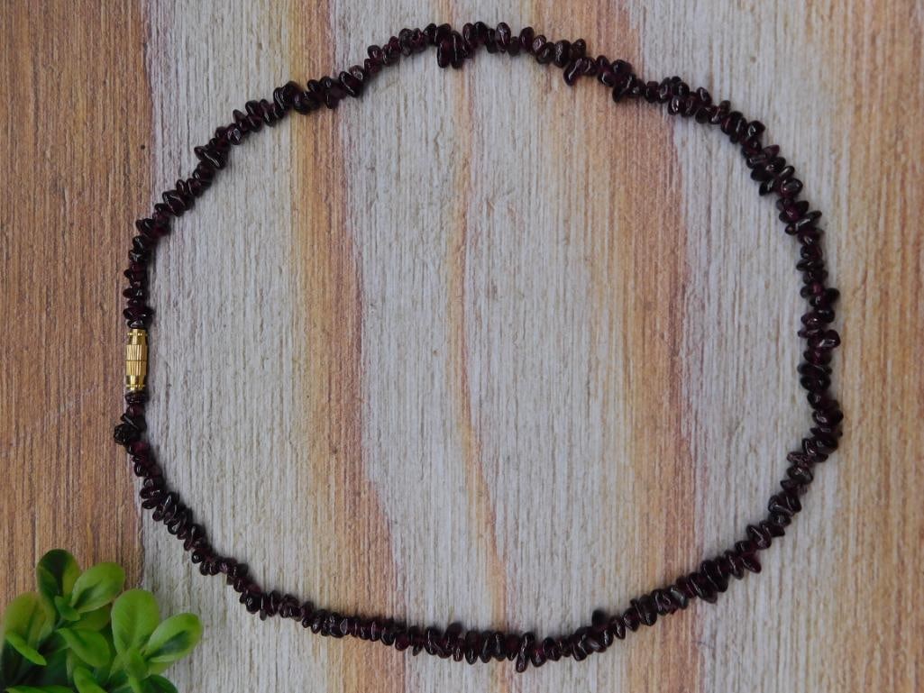 GARNET CHIP NECKLACE ROCK STONE LAPIDARY SPECIMEN: GARNET CHIP NECKLACE ROCK STONE LAPIDARY SPECIMEN