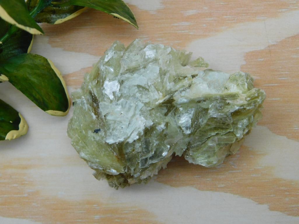 GOLDEN MICA ROCK STONE LAPIDARY SPECIMEN: GOLDEN MICA ROCK STONE LAPIDARY SPECIMEN